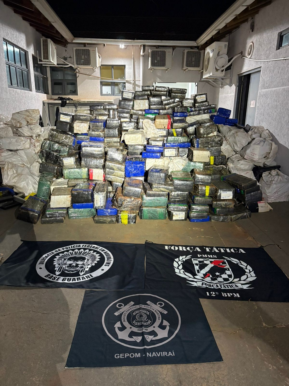 PF e forças policiais apreendem mais de 7 toneladas de maconha em fazenda de Itaquiraí (MS)