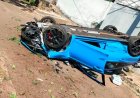 Motorista fica ferido após carro de luxo cair de barranco da Avenida Ernesto Geisel em Campo Grande