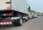 Engavetamento com caminhão e cinco carros complica trânsito na Avenida Ministro João Arinos