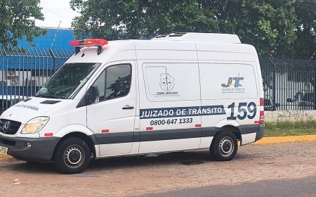 Motorista não percebe semáforo fechado e provoca engavetamento com seis veículos na Avenida João Arinos