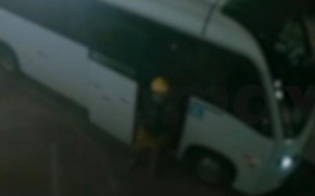 Motorista de micro-ônibus é flagrado cometendo ato obsceno em via pública d…