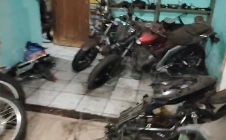 Passagem secreta atrás de geladeira levava a desmanche clandestino de motos em Campo Grande