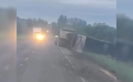 Caminhão tomba na BR-060 entre Sidrolândia e Campo Grande