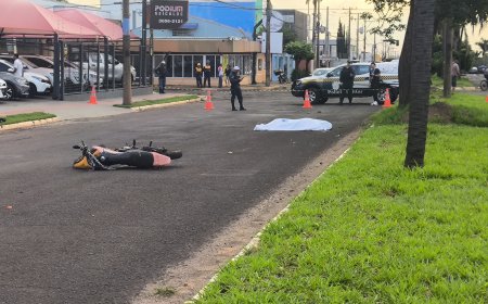 Motociclista de 38 anos morre após colidir contra árvore na Avenida Manoel da Costa Lima
