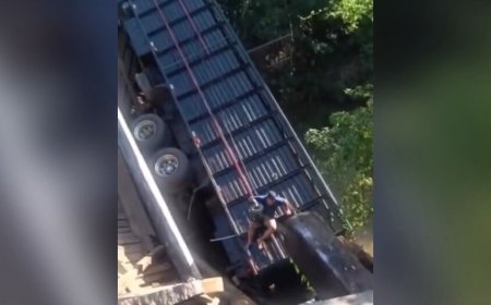 Ponte não aguenta caminhão e desaba com gado em Bonito