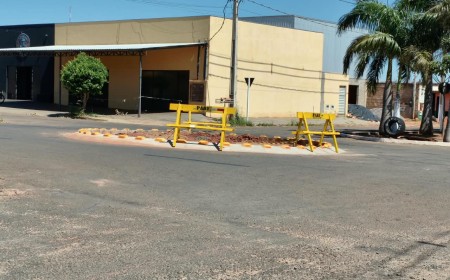 Após pedidos, rotatória é construída no Bairro Universitário