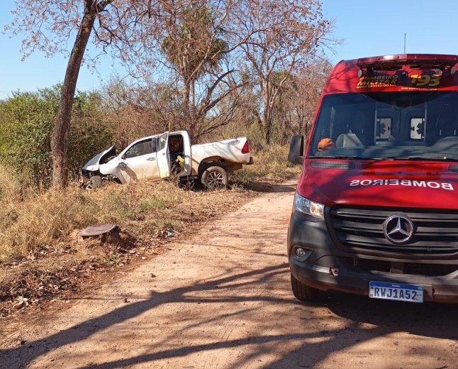 Capotamento de Hilux deixa um morto e dois feridos na MS-454, em Corumbá