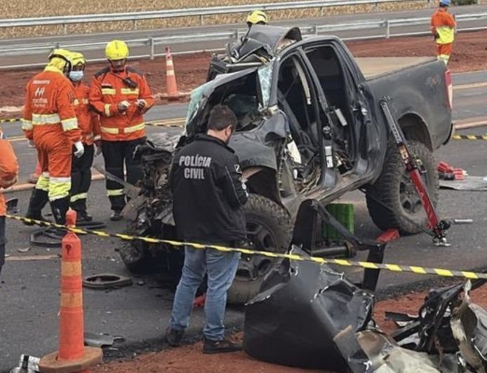 Colisão frontal entre carreta e caminhonete deixa três mortos na BR-163, em São Gabriel do Oeste