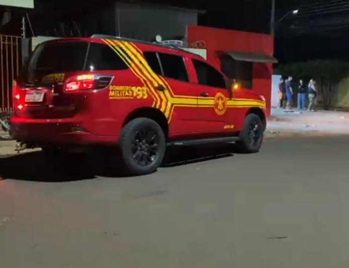 Motociclista de 58 anos morre após colidir contra árvore na Vila Santana, em Costa Rica