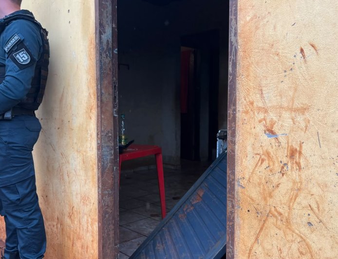 Jovem monitorado por tornozeleira eletrônica é executado a tiros dentro de casa em Rio Brilhante