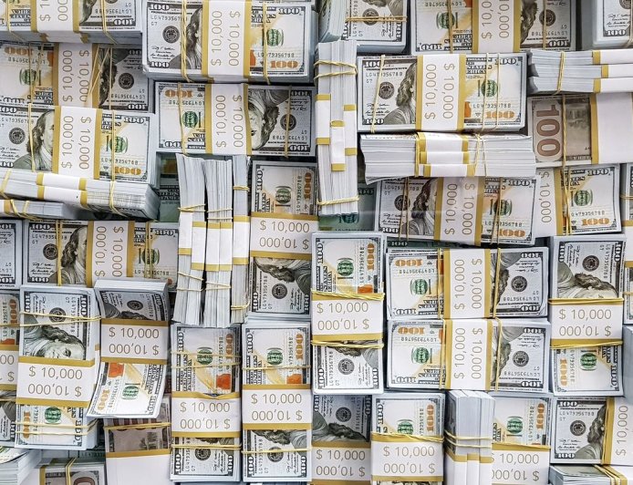 Com pessimismo externo, dólar sobe 0,47% e aproxima-se de R$ 5,20