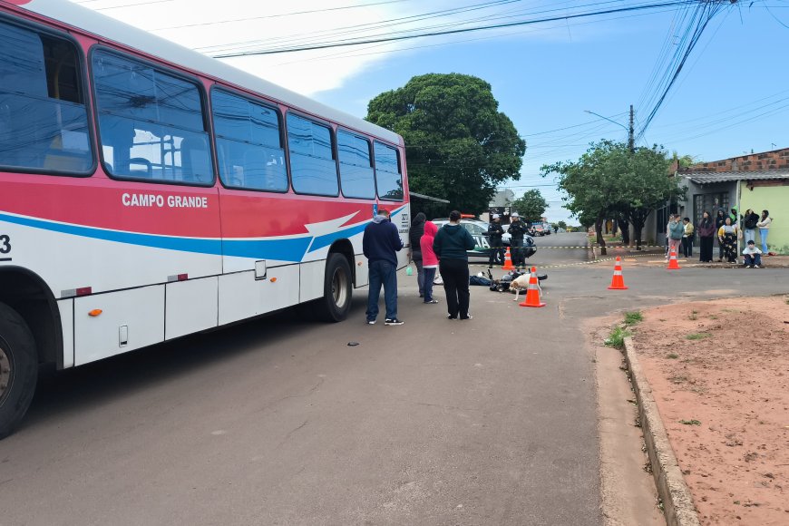 Jovem de 19 anos morre após avançar sinal de 'Pare' e colidir com ônibus em…