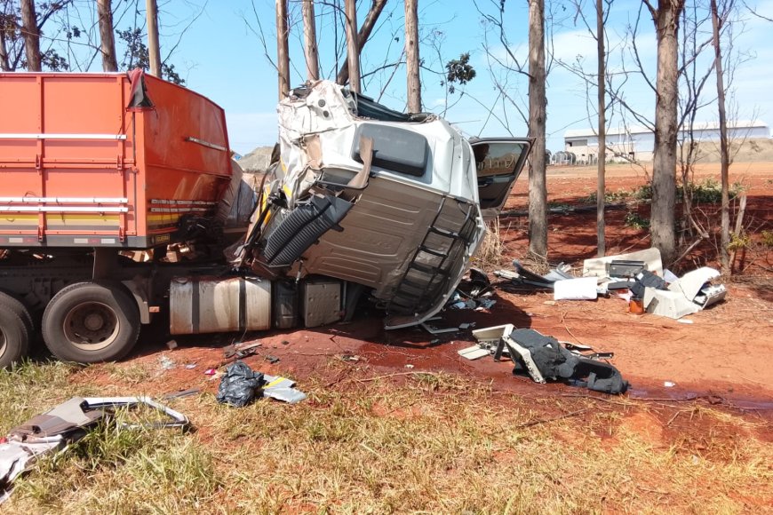 Motorista de 50 anos morre no hospital após colisão entre carretas na MS-30…