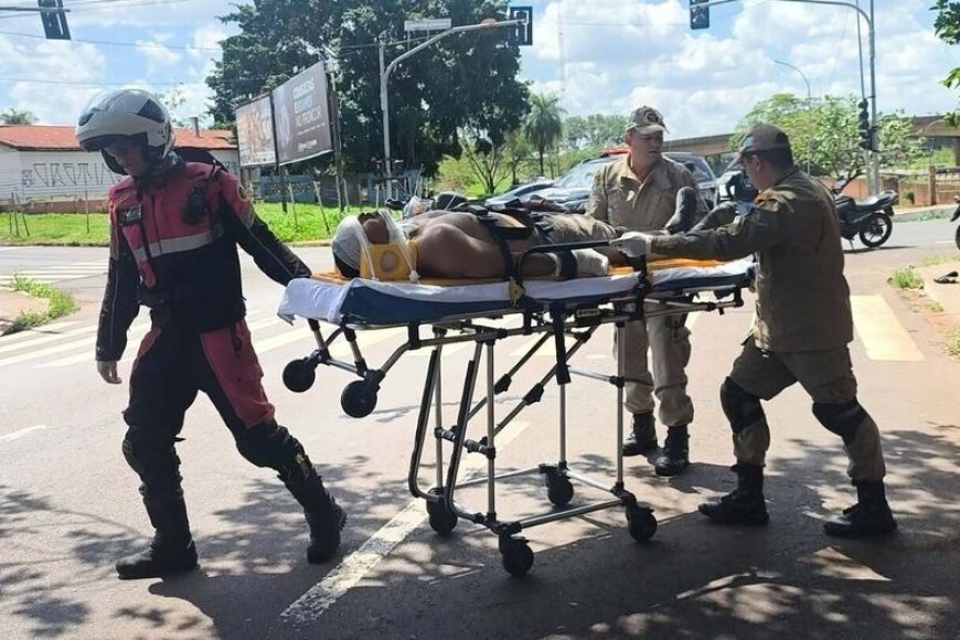 Piloto de moto fica gravemente ferido após batida em Campo Grande
