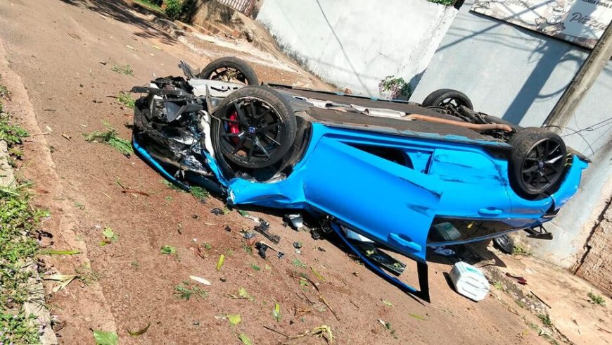 Motorista fica ferido após carro de luxo cair de barranco da Avenida Ernesto Geisel em Campo Grande