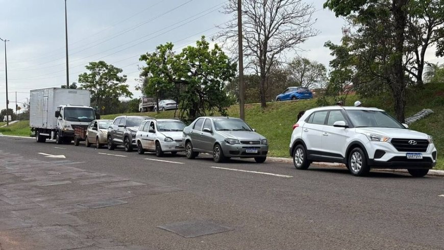 Engavetamento com caminhão e cinco carros complica trânsito na Avenida Ministro João Arinos