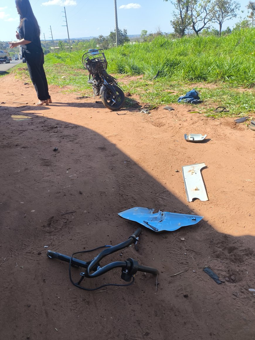 Grave acidente entre S10 e moto elétrica deixa homem gravemente ferido no macroanel da BR-163