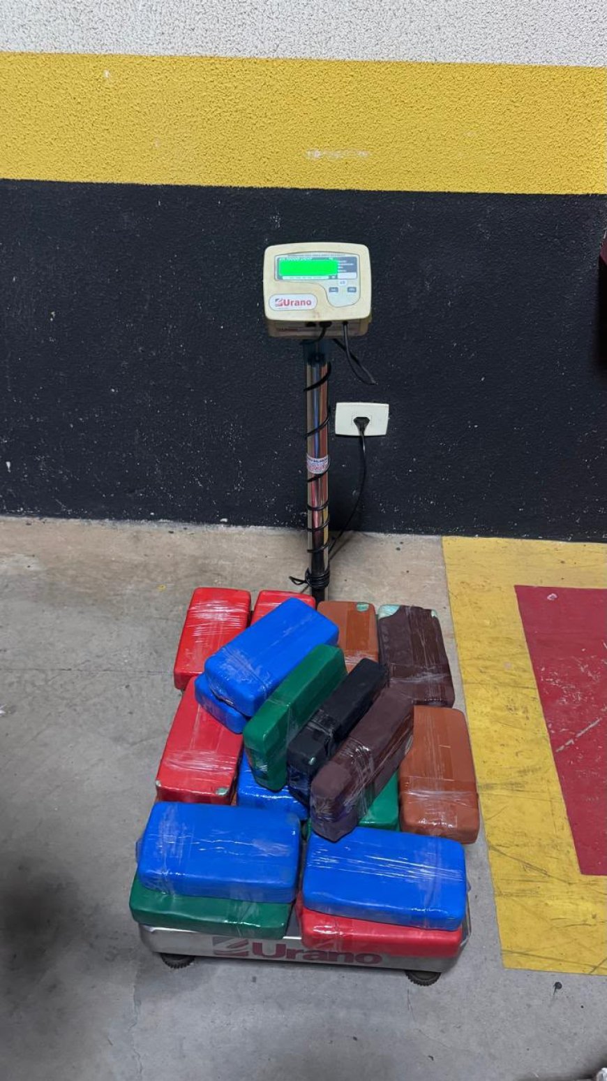 Motorista paraguaio é preso com quase 246 kg de cocaína e pasta base na Rodovia Arlindo Betio em Rosana (SP)