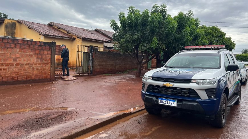 Jovem monitorado por tornozeleira eletrônica é executado a tiros dentro de casa em Rio Brilhante