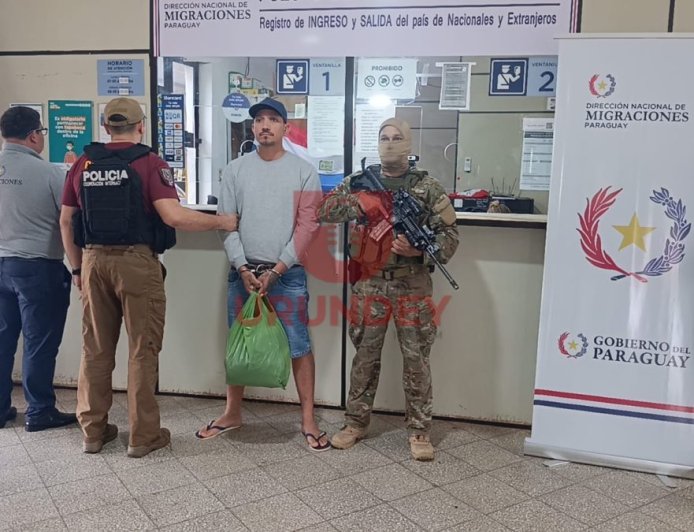 Brasileiro procurado por 40 anos de prisão é despachado do Paraguai