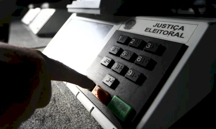 Eleições Municipais: Diretora de escola é detida e levada para a Polícia Federal após filmar voto em Campo Grande