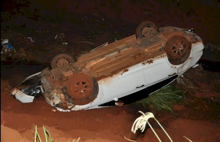 Motorista cai em canal após desviar de veículo em Chapadão do Sul