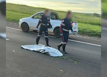 Mulher é declarada morta, coberta na pista e logo depois é reanimada em São Paulo