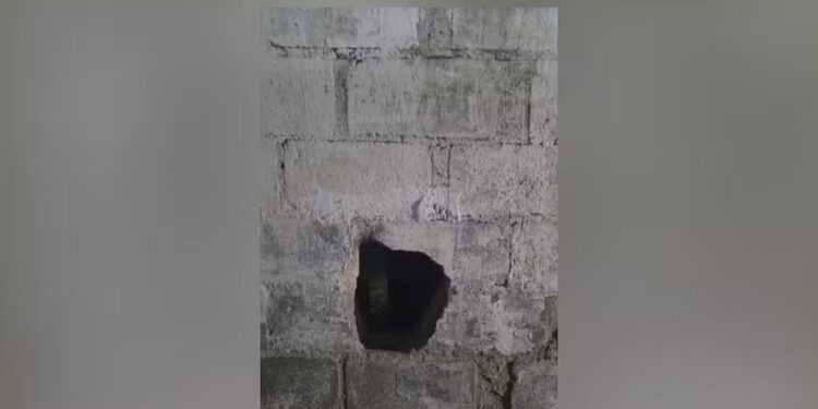 Detentos são flagrados tentando escapar de presídio no Rio