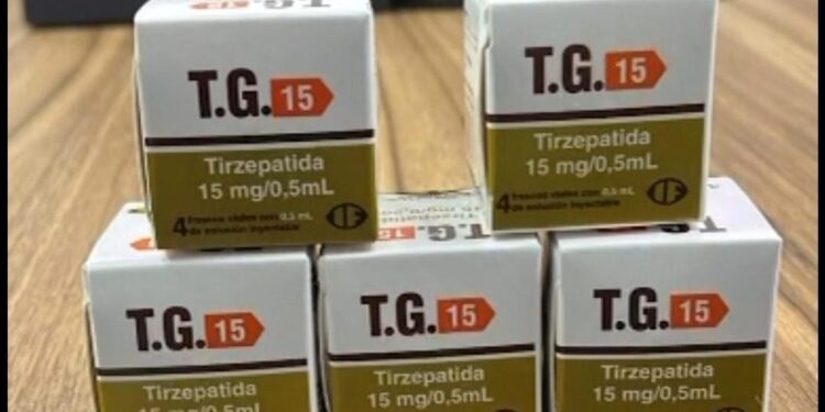 Policiais civis prendem homem que vendia medicamento para emagrecimento contrabandeado, em Brasilândia