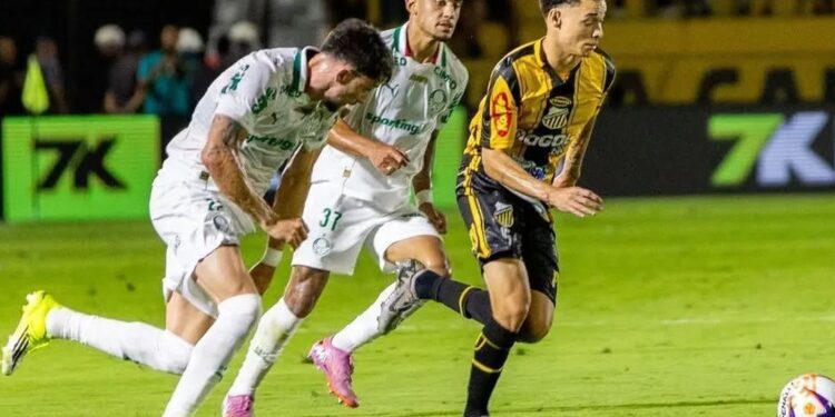 Palmeiras leva goleada na festa pelos 400 jogos da comissão de Abel