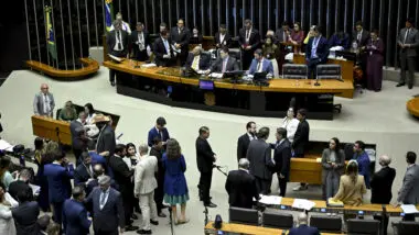 Congresso aprovou Orçamento inflando emendas com dinheiro da Previdência e programas sociais