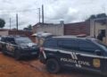 Em operação contra veículos roubados, Polícia Civil apreende toneladas de drogas e desarticula entreposto de drogas