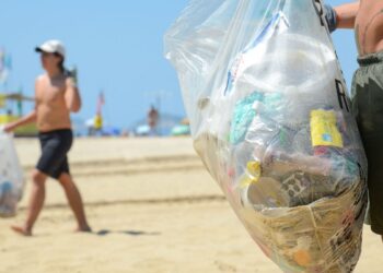 Praia do Rio Vermelho recebe mutirão de limpeza no domingo