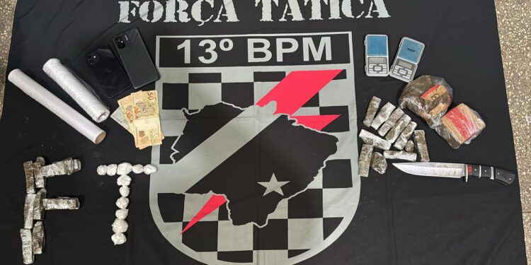 Polícia Militar desarticula ponto de venda de entorpecentes e detém dois indivíduos em Paranaíba