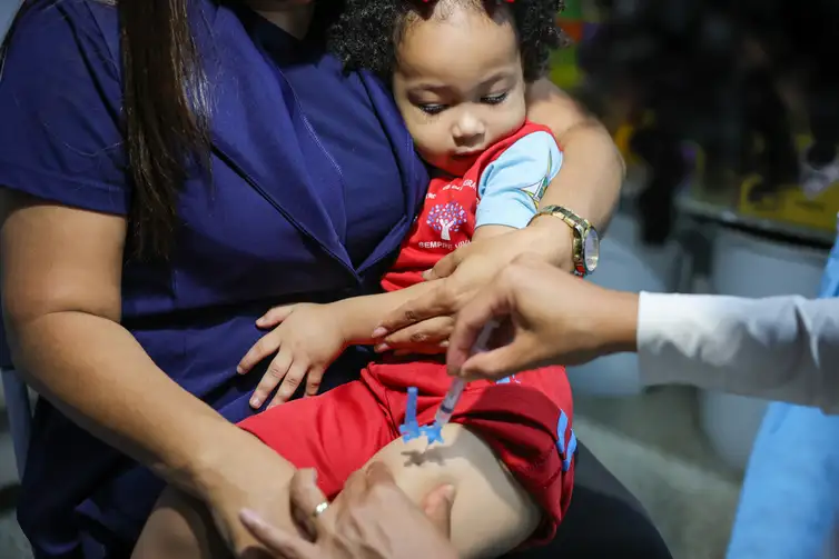 Brasília (DF) 15/04/2025 A Secretaria de Saúde do DF promove um dia de vacinação infantil  na Creche Sempre Viva, na cidade satélite de Ceilândia, DF  Foto: Fabio Rodrigues-Pozzebom/ Agência Brasil
