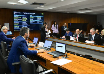 CI pode votar projeto que exige sinalização em rodovias federais após obras