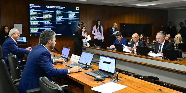 CI pode votar projeto que exige sinalização em rodovias federais após obras