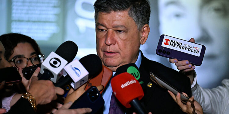 O objetivo da comissão é investigar fraudes no Instituto Nacional do Seguro Social (INSS), envolvendo descontos irregulares em benefícios de aposentados e pensionistas.