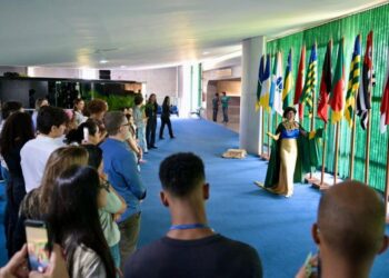 Congresso retoma visitação com encenação teatral nos fins de semana