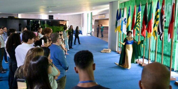 Congresso retoma visitação com encenação teatral nos fins de semana