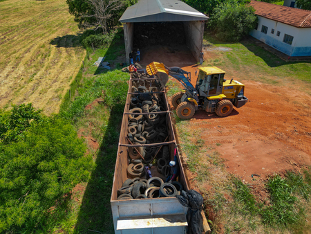 Ação preventiva remove cerca de 60 toneladas de pneus inservíveis para reciclagem