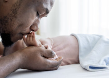 Entre projetos da área social, Senado pode votar licença paternidade de 20 dias