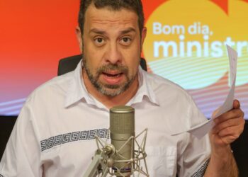 Fim da escala 6x1 deve aumentar produtividade, diz Boulos