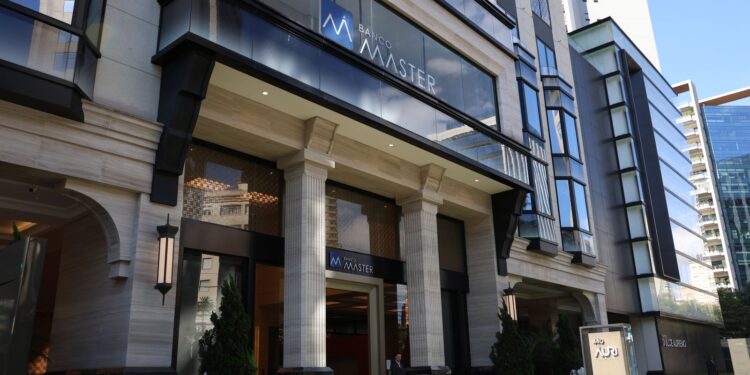 Investidores do Banco Master começam a receber ressarcimento do FGC