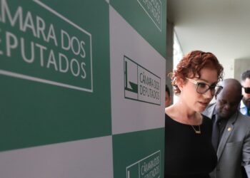 Justiça italiana deve julgar extradição de Zambelli só em fevereiro