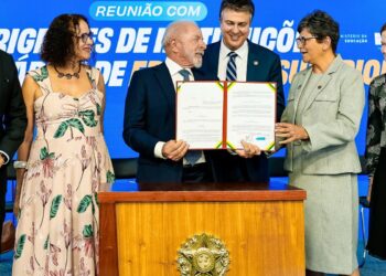 Lula assina decreto que regulamenta universidades comunitárias do país