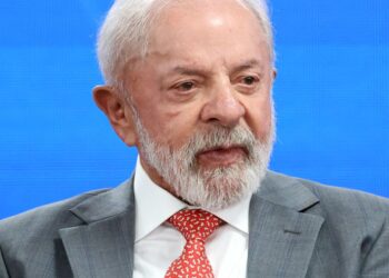 Lula homenageia vítimas do Holocausto e condena autoritarismo