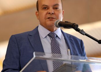 Oposição no DF pede impeachment de Ibaneis após citação por Vorcaro