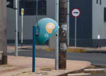 Fim de uma era: orelhões desaparecem das ruas brasileiras