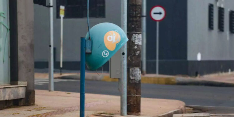 Fim de uma era: orelhões desaparecem das ruas brasileiras